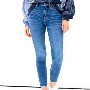 SOLD American Eagle Hi Rise Stretch Crop Jegging
